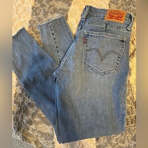 Levi mid rise straight leg jeans